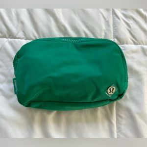 Everywhere Belt Bag: Emerald Ice